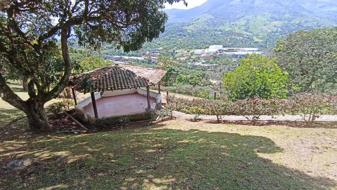 Espectacular finca  campestre sector Copacabana vereda el Alvarado