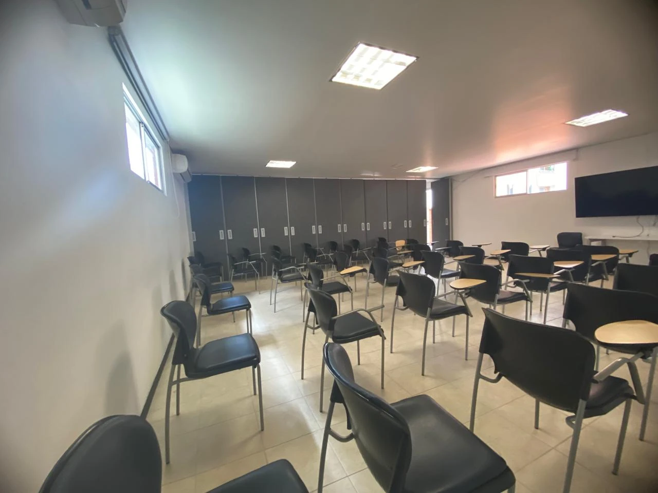 Arriendo Oficina en el Poblado  ciudad del Rio