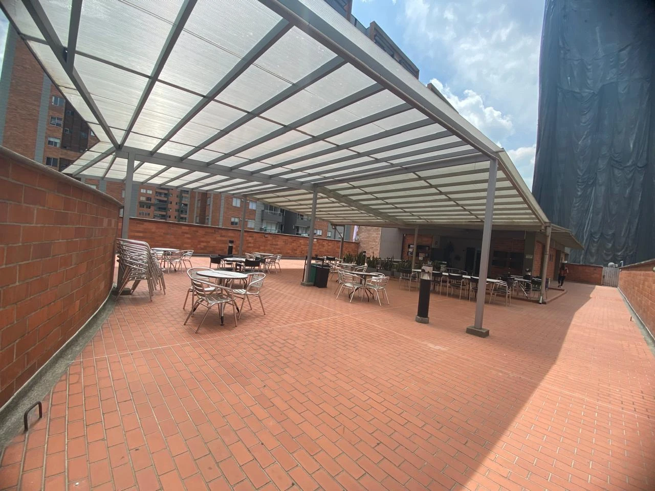 Arriendo Oficina en el Poblado  ciudad del Rio