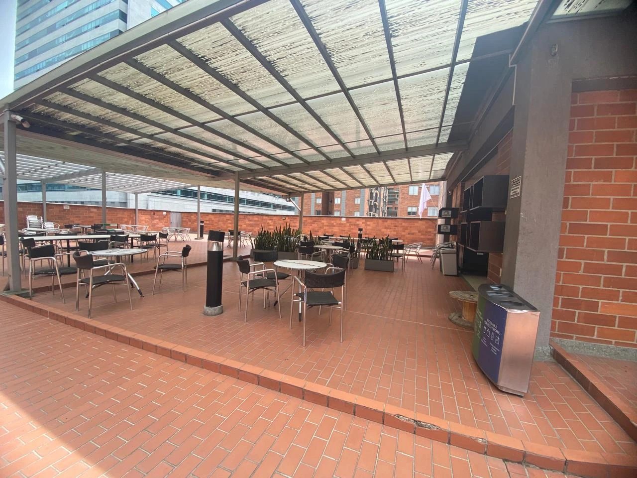 Arriendo Oficina en el Poblado  ciudad del Rio