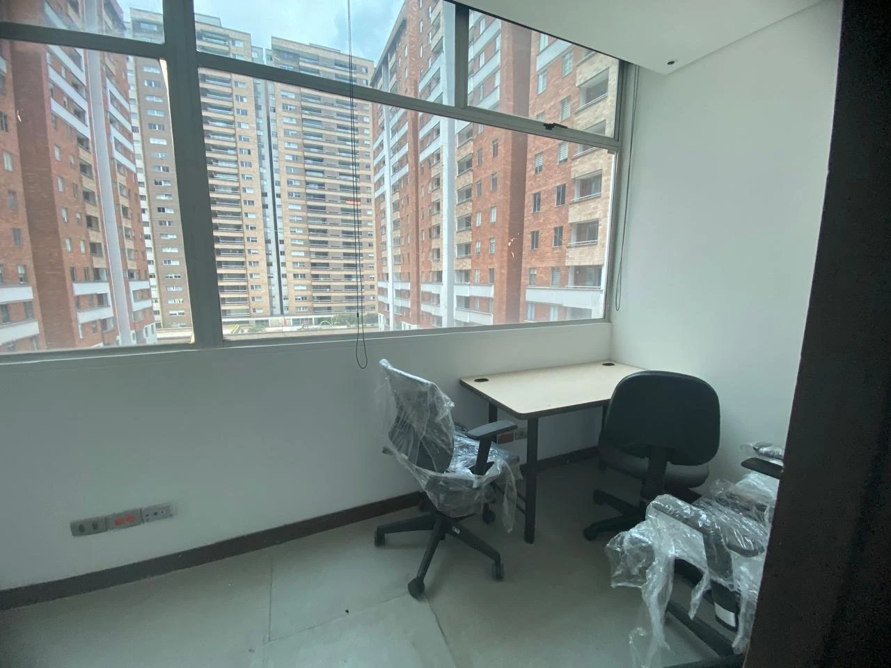 Arriendo Oficina en el Poblado  ciudad del Rio