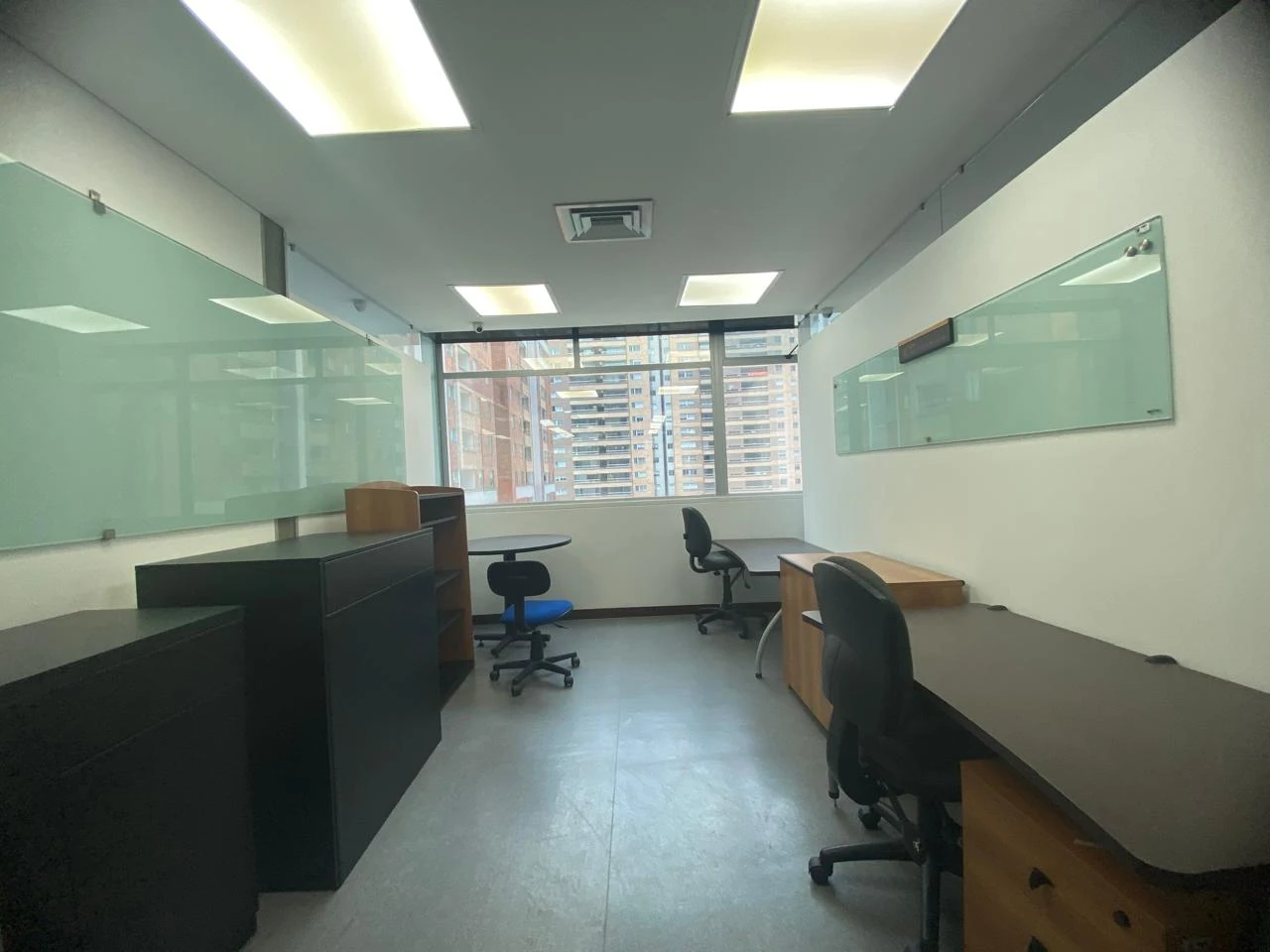 Arriendo Oficina en el Poblado  ciudad del Rio