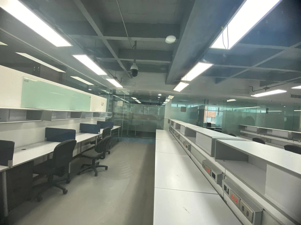 Arriendo Oficina en el Poblado  ciudad del Rio