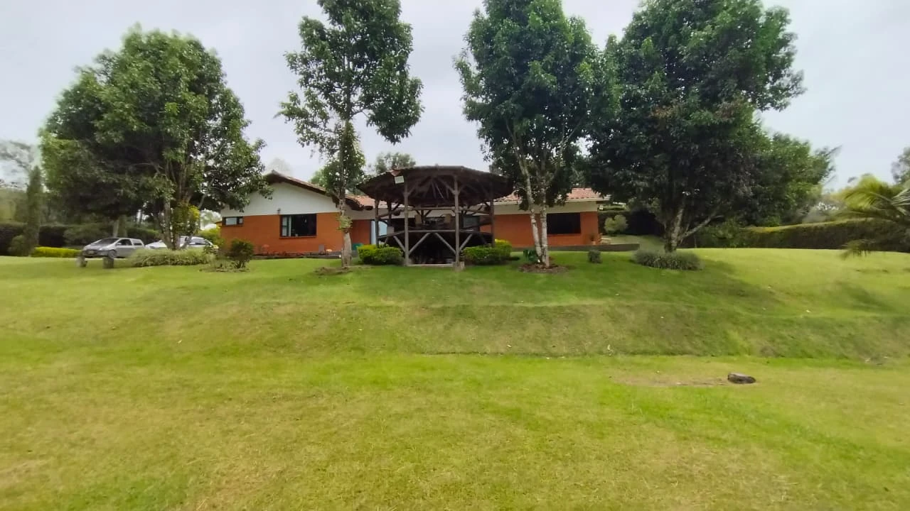 CASA LOTE EN ARRIENDO SECTOR AEROPUERTO JMC; RIONEGRO