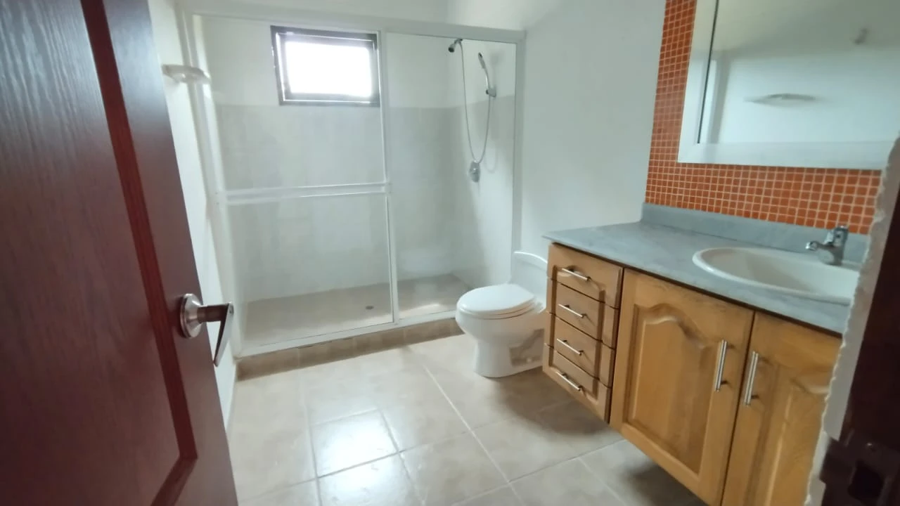 CASA LOTE EN ARRIENDO SECTOR AEROPUERTO JMC; RIONEGRO