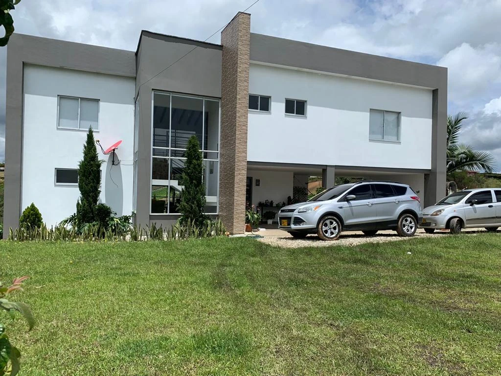 CASA LOTE EN ARRIENDO EN MARINILLA, LAS MERCEDES