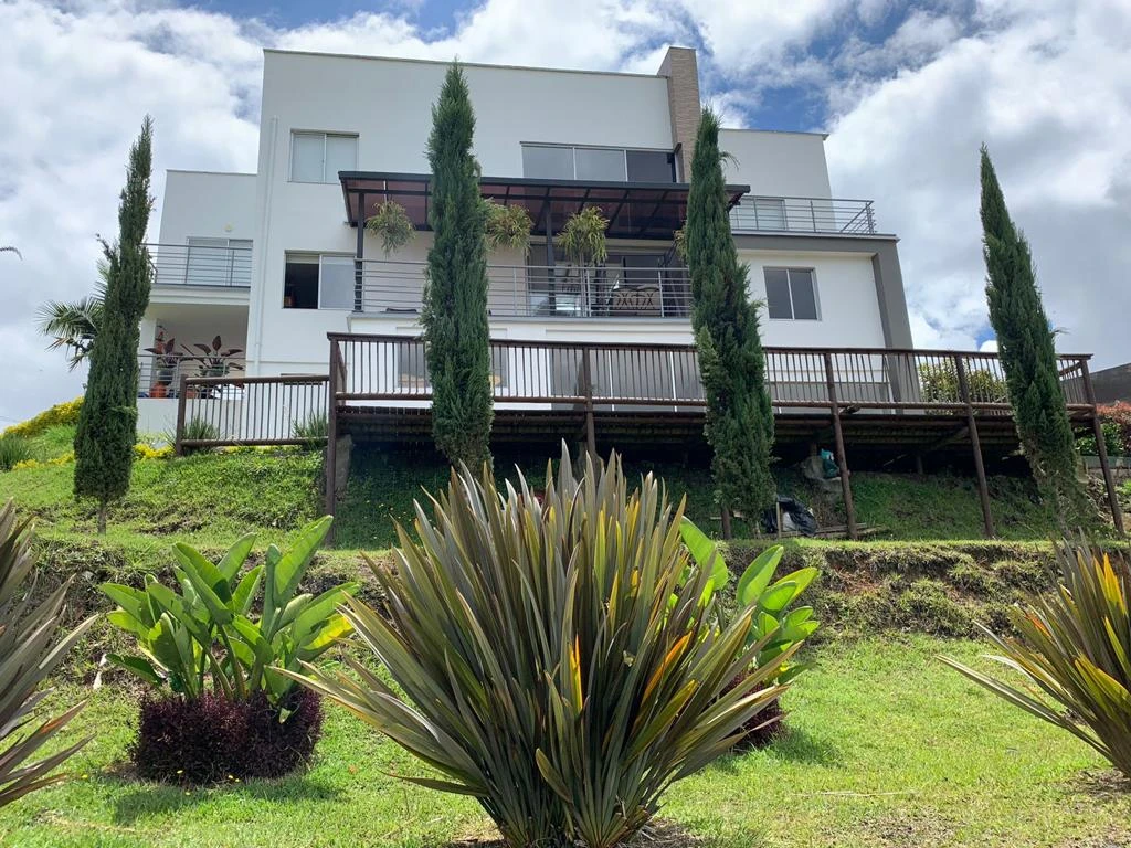 CASA LOTE EN ARRIENDO EN MARINILLA, LAS MERCEDES