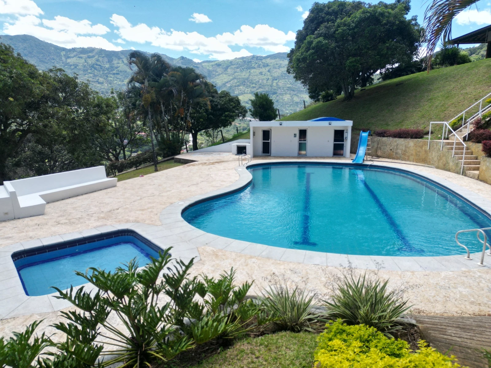 Casa campestre en Arriendo alvarado Copacabana