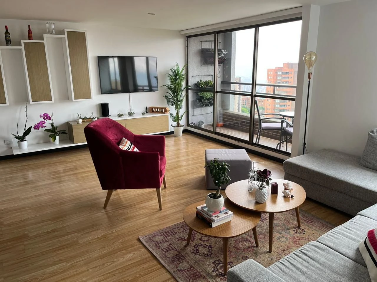 Arriendo Apartamento en el Poblado  Loma de los Gonzales