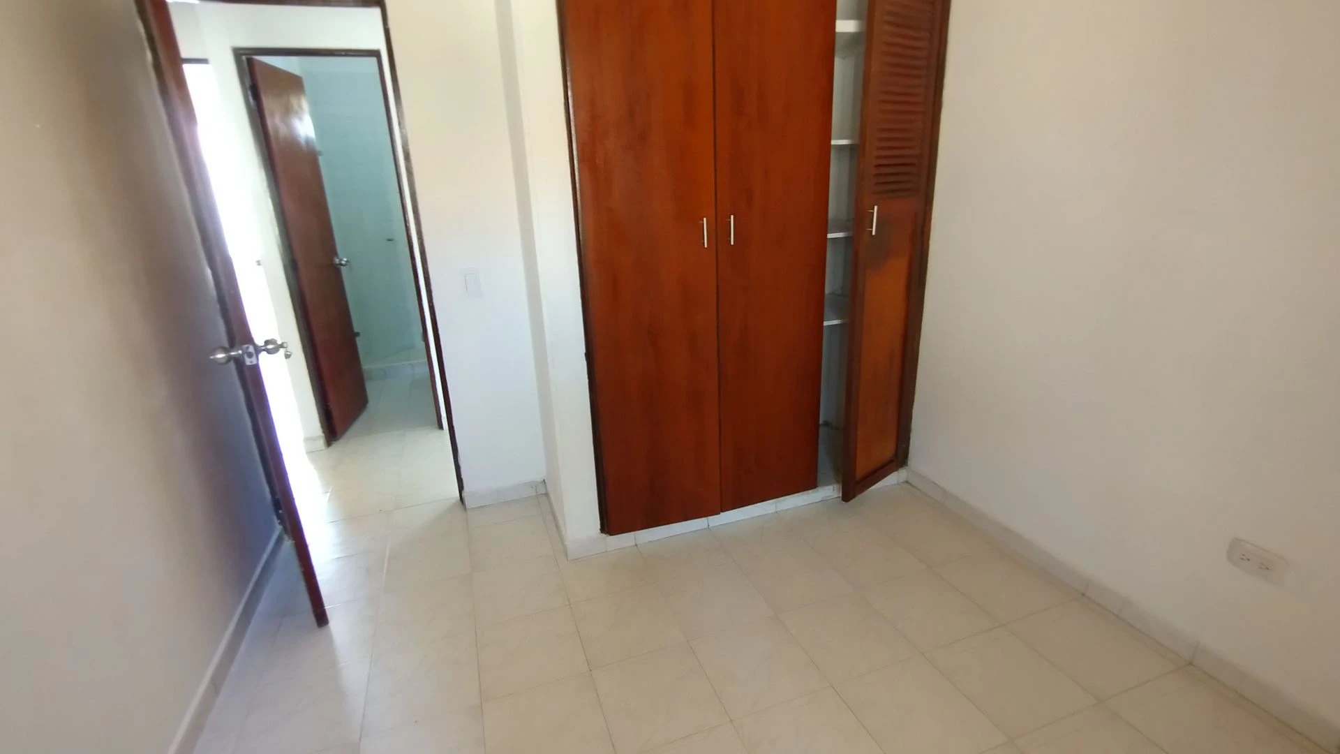 APARTAMENTO DUPLEX EN VENTA EN VILLA CAROLINA.