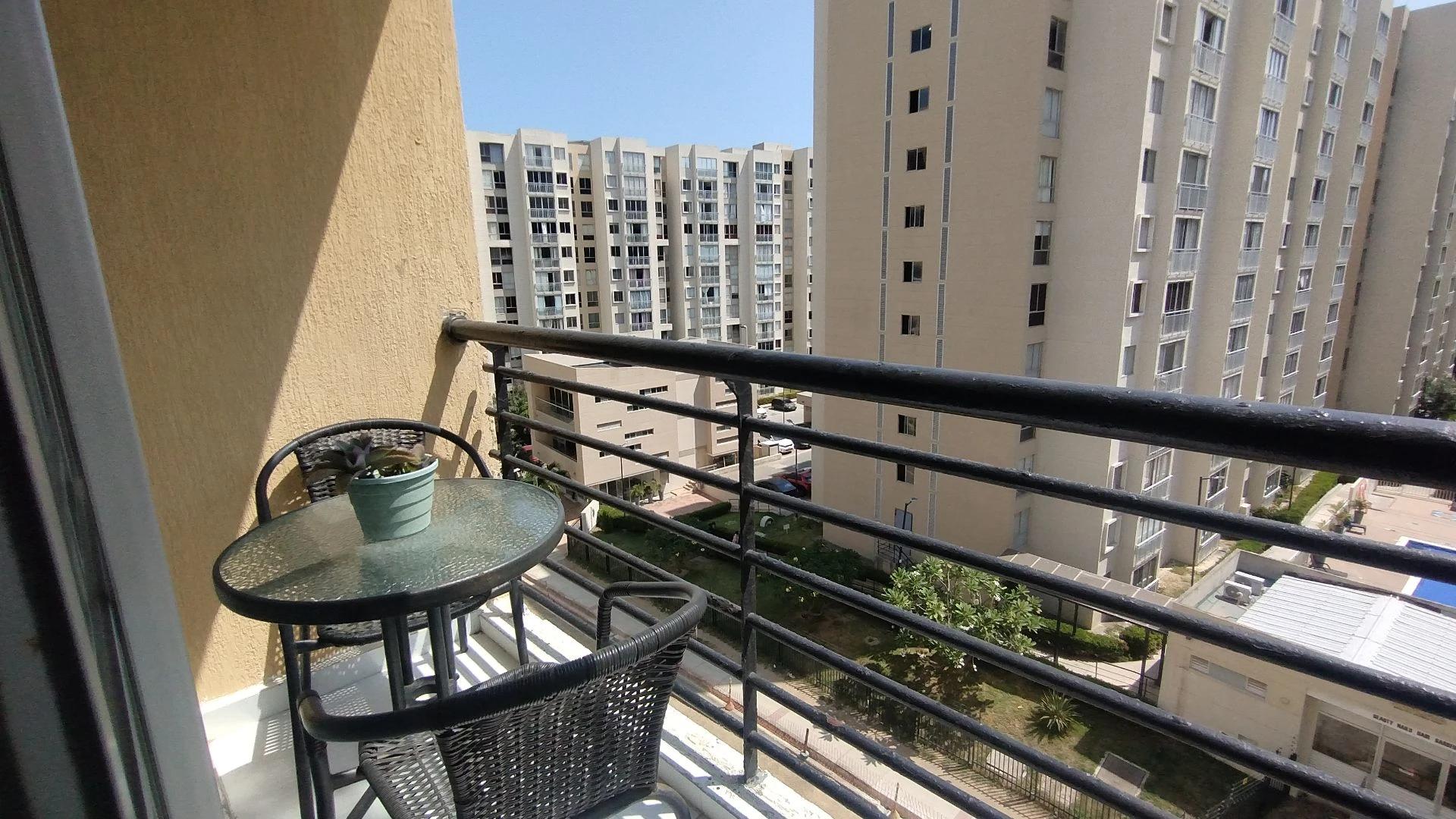 APARTAMENTO AMOBLADO EN ARRIENDO EN ALAMEDA DEL RÍO.