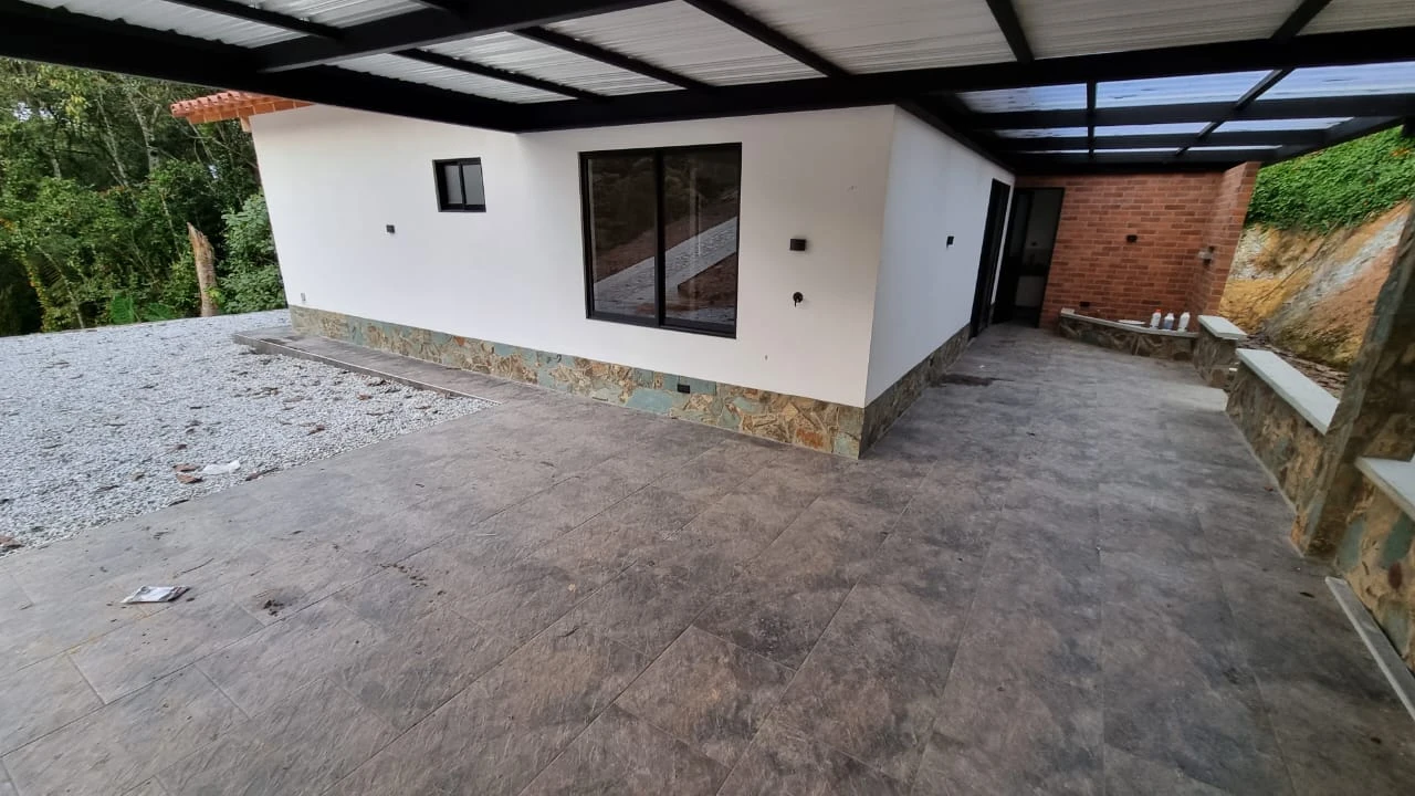 Casa campestre en arriendo en vereda el tablazo