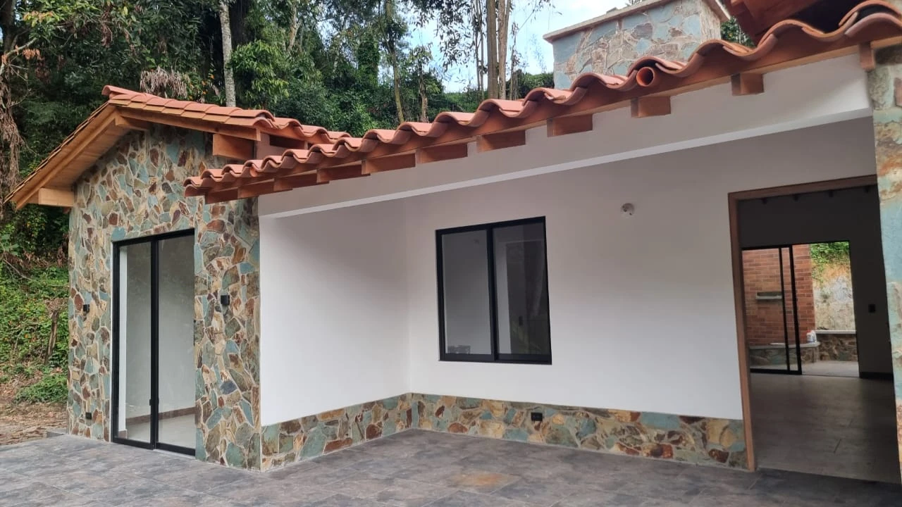 Casa campestre en arriendo en vereda el tablazo