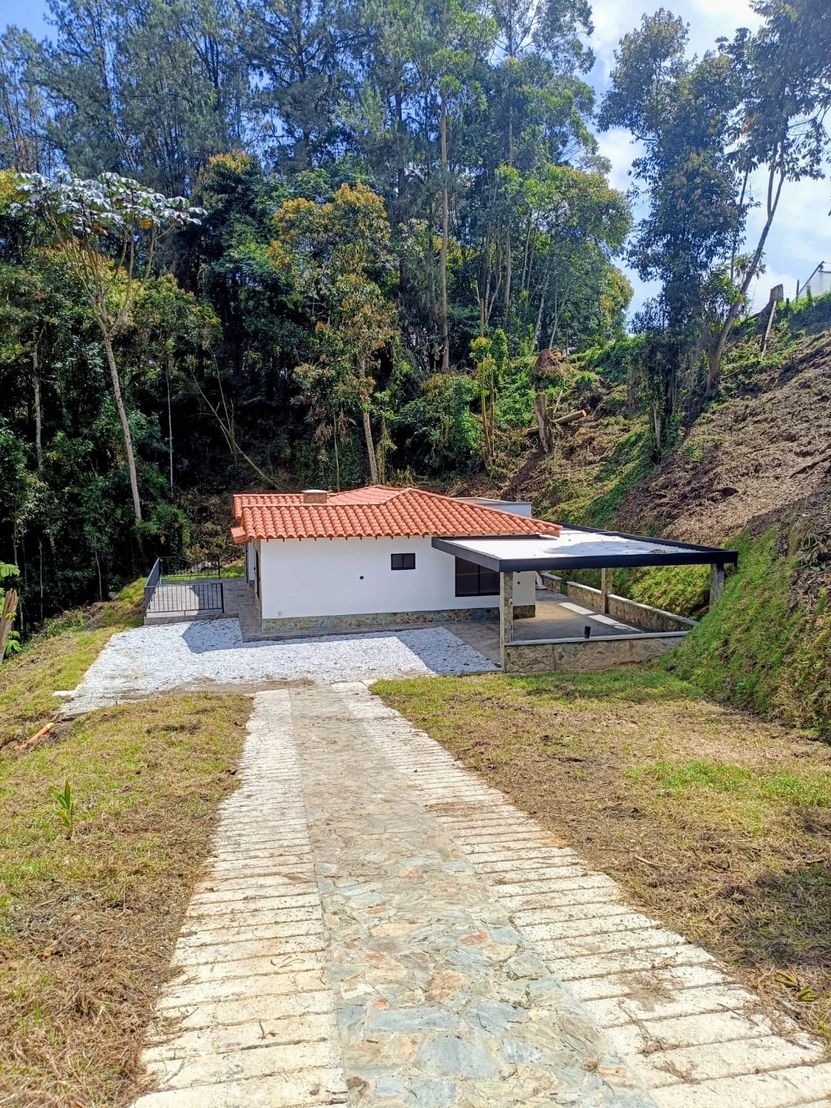 Casa campestre en arriendo en vereda el tablazo