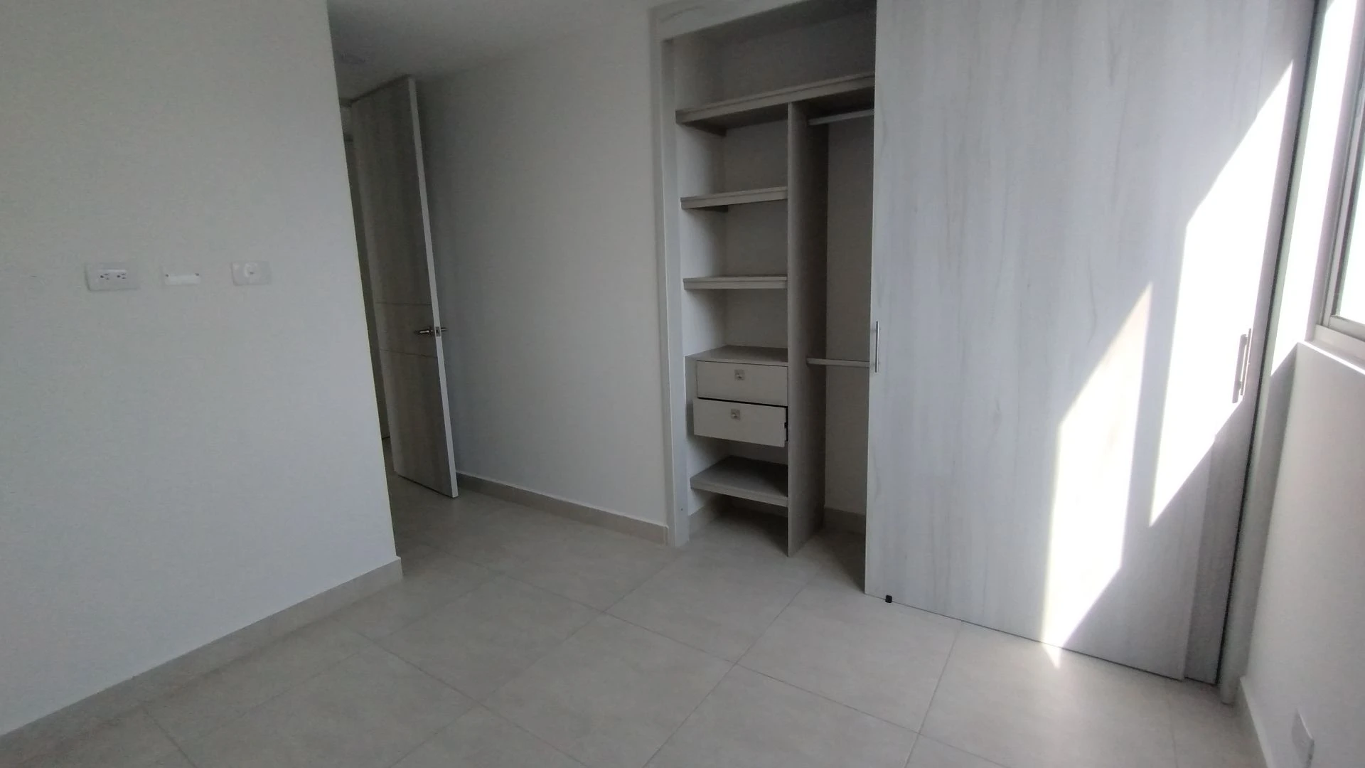 APARTAMENTO EN ARRIENDO CERCA DE BUENAVISTA.