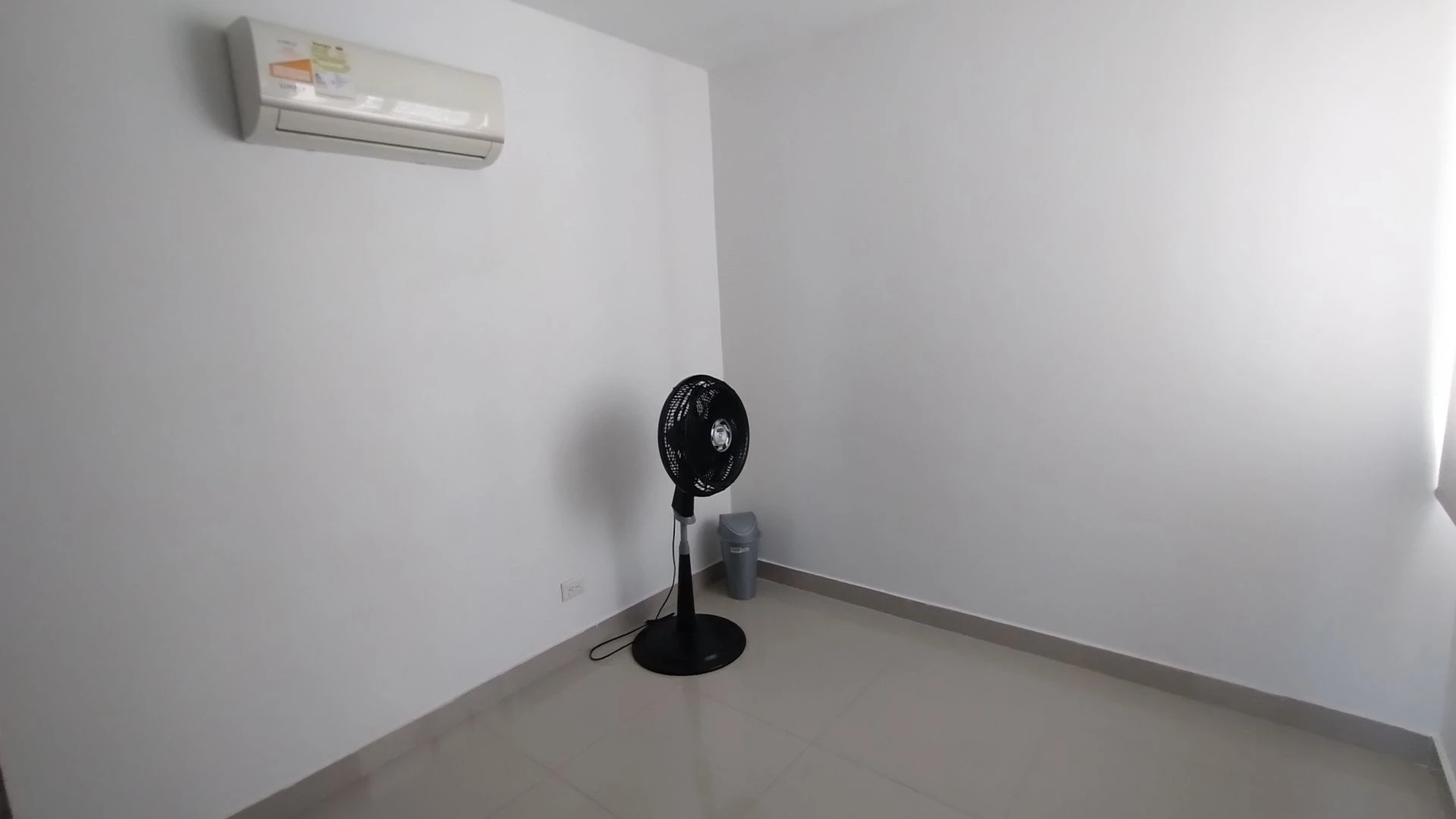 APARTAMENTO EN ARRIENDO EN LA CASTELLANA.