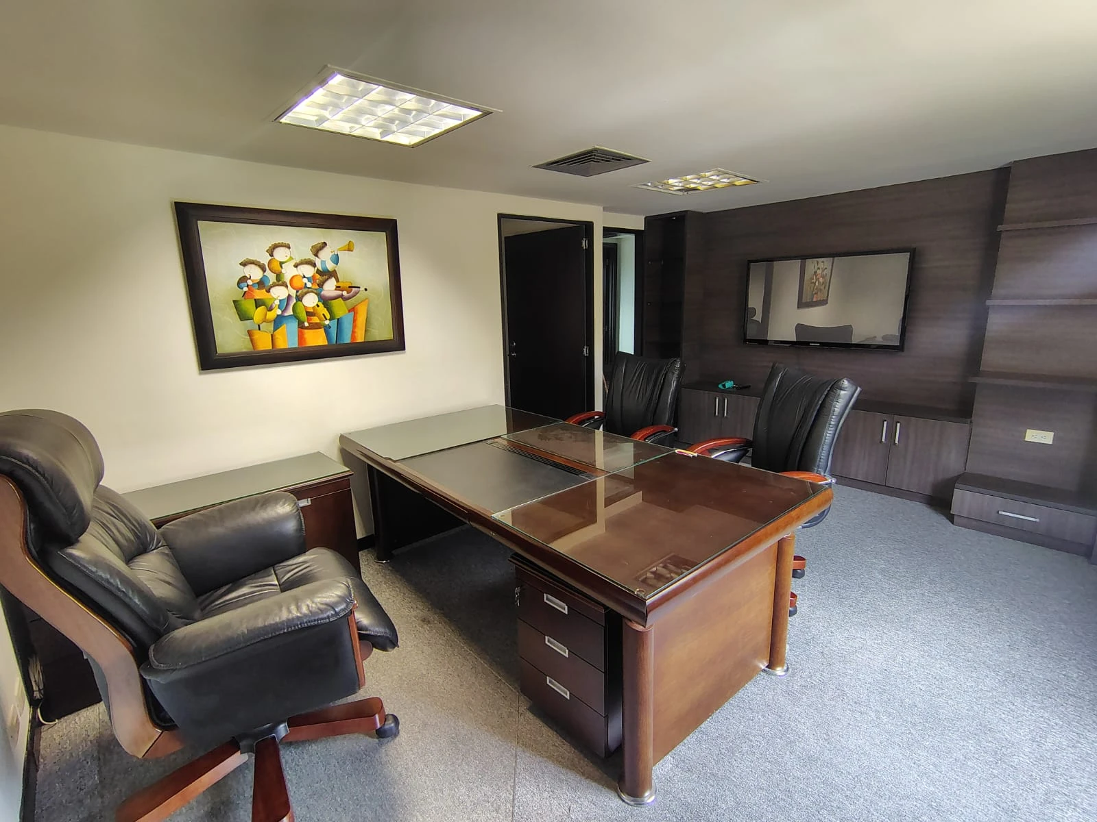 Oficina en arriendo sector Transversal Inferior