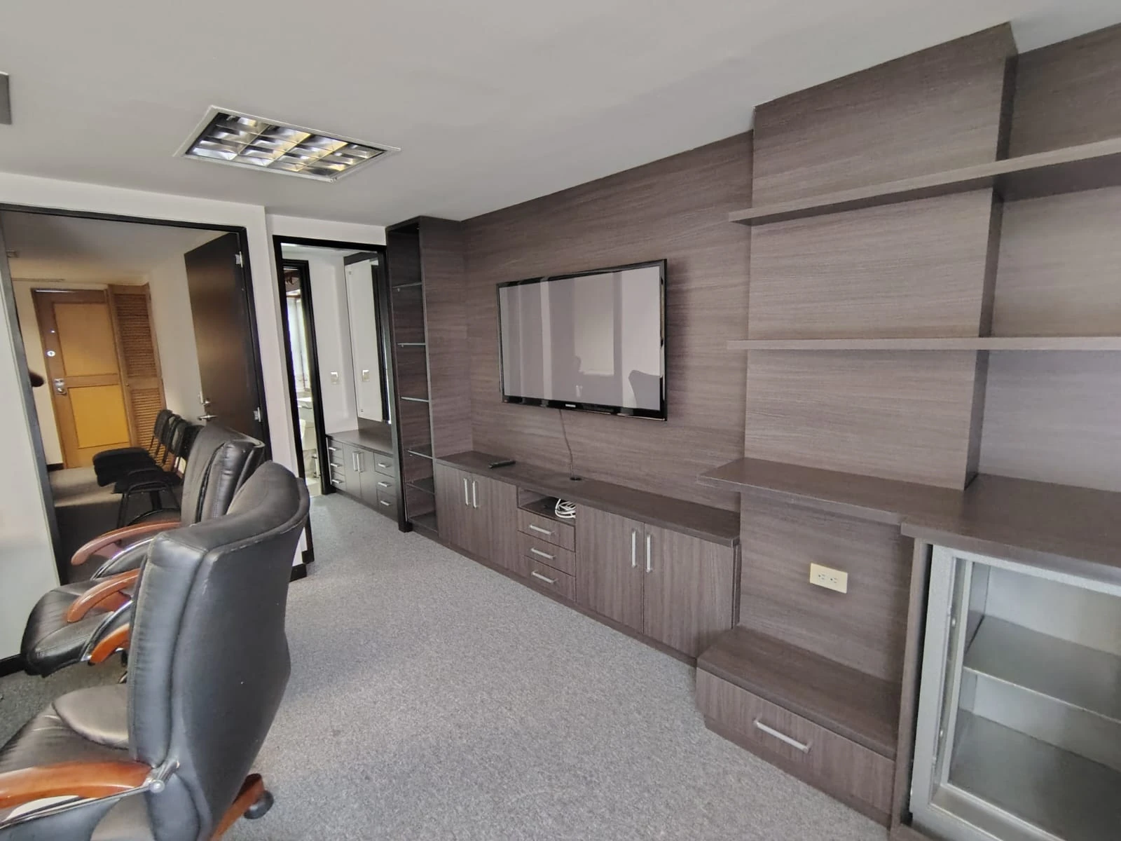 Oficina en arriendo sector Transversal Inferior