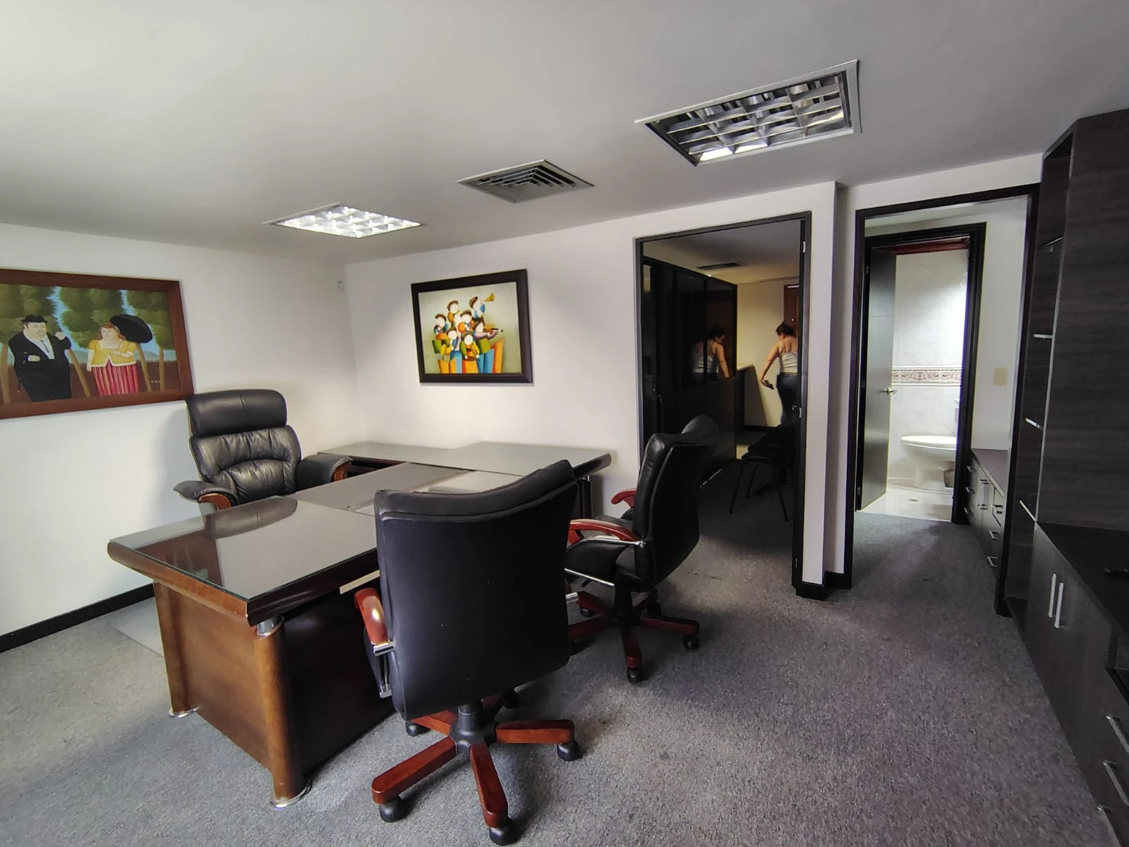 Oficina en arriendo sector Transversal Inferior