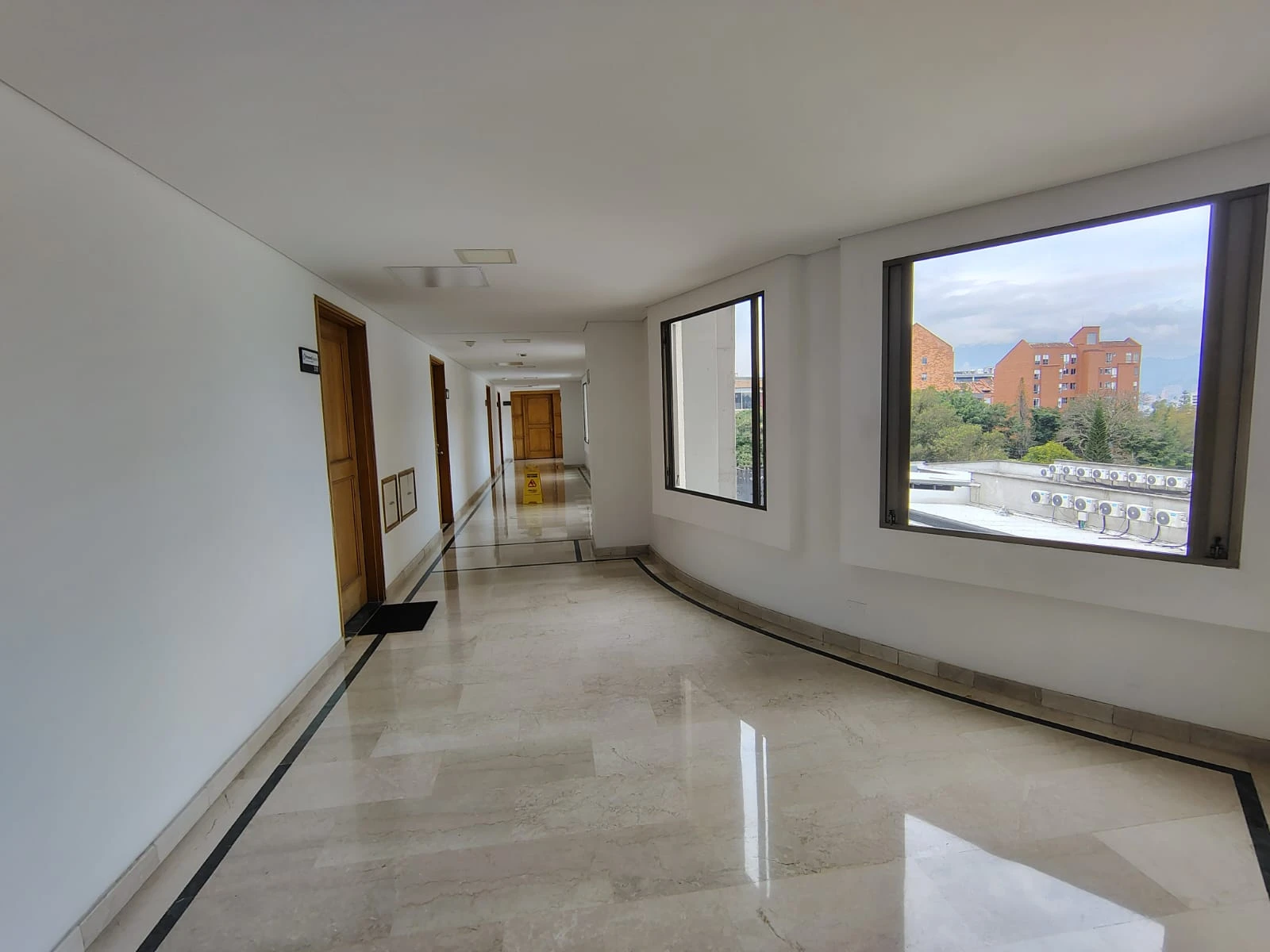 Oficina en arriendo sector Transversal Inferior